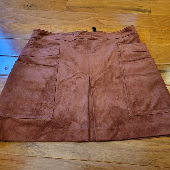 BCBG mod mini skirt in lt brown faux suede M - Picture 1 of 4
